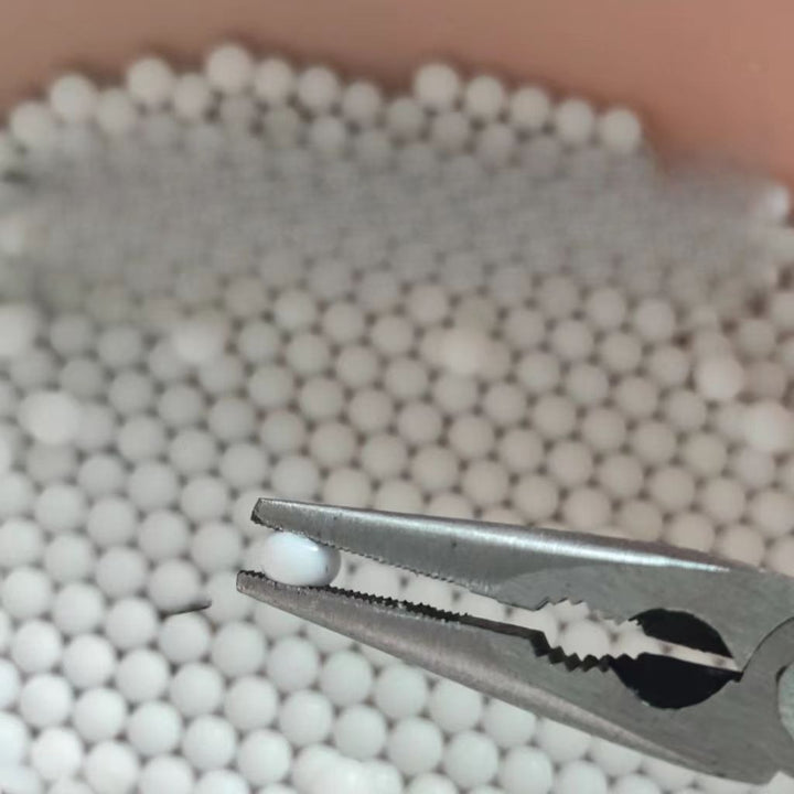 Ball gel ultra blanche résistante à la compression de 7 à 8 mm et pesant 6 kg