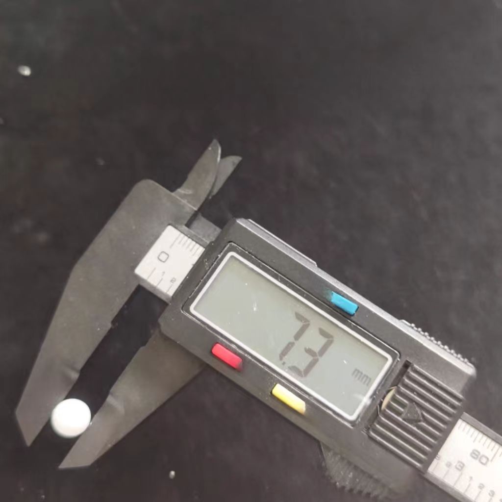 Ball gel ultra blanche résistante à la compression de 7 à 8 mm et pesant 6 kg