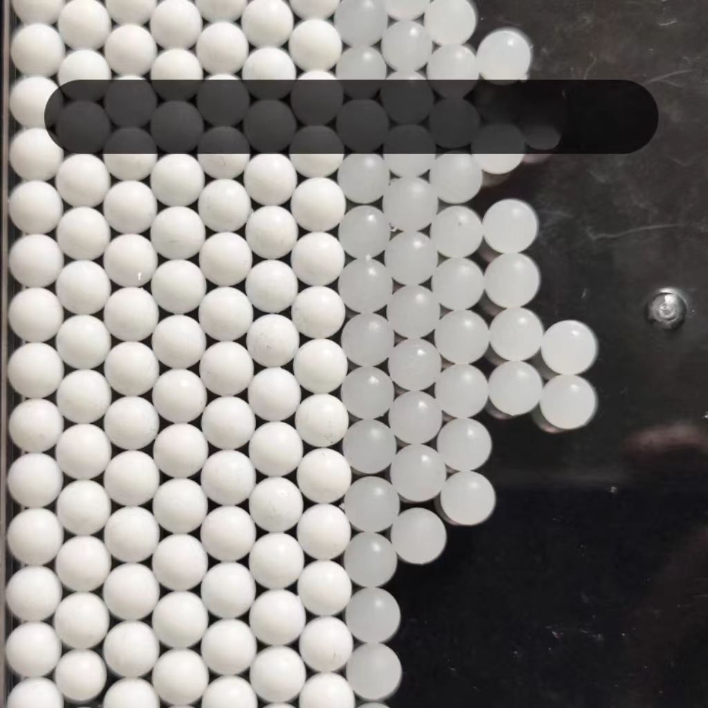 Ball gel ultra blanche résistante à la compression de 7 à 8 mm et pesant 6 kg